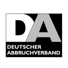 DA